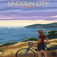 Линкълн Сити, Орегон, жена с велосипед на сцена на Ocean Hillside