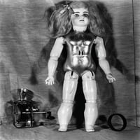 Едисън: Говореща кукла, C1890. Ntalking Doll, изобретен от Томас Едисън, C1890. Печат на плакат от